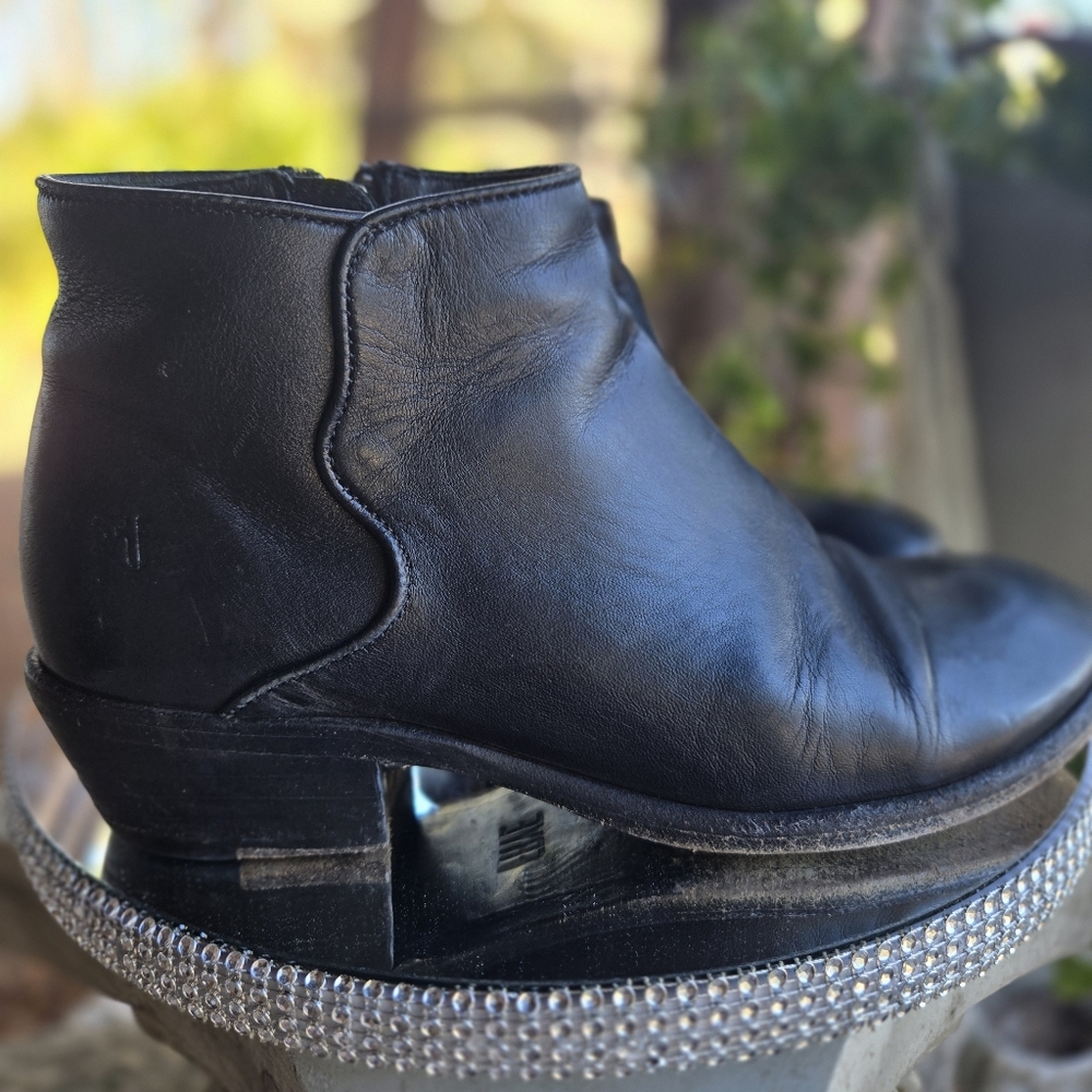 Frye Carson Black Leather Piping Ankle Booties Size 6.5